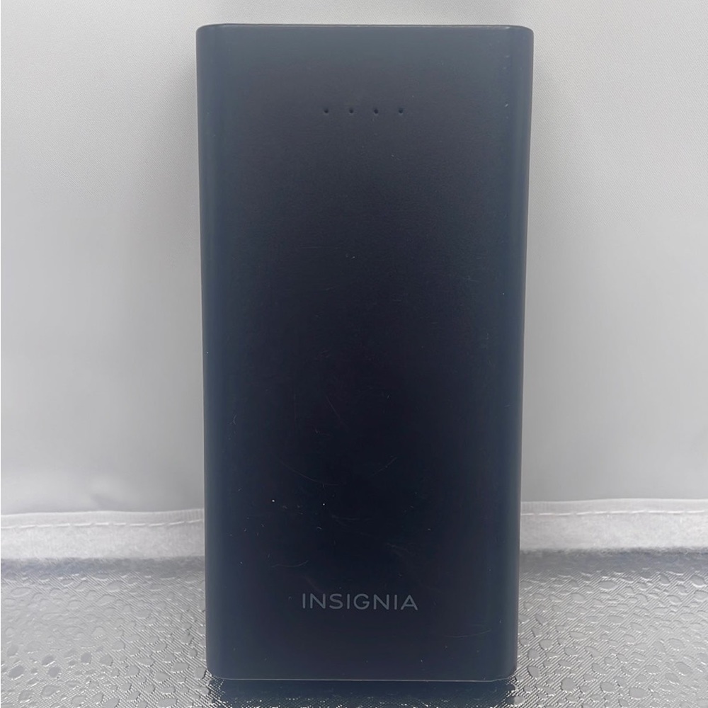 Insignia 12,000mAH Portable Power Bank NS-MB12002 - Black